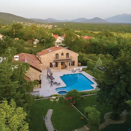 Stunning Home In Cista Velika With Wifi *