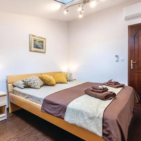Stunning Home In Cista Velika With Wifi Holiday home