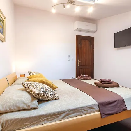 Stunning Home In Cista Velika With Wifi