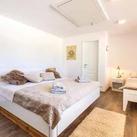 Stunning Home In Cista Velika With Wifi Holiday home Velika Cista (Split-Dalmatia)