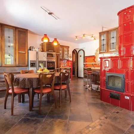 Stunning Home In Cista Velika With Wifi